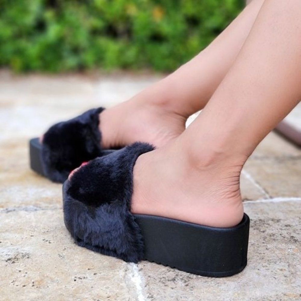 Women's Black Furry Platform Wedge Slippers Sandal - Picture 4 of 4
